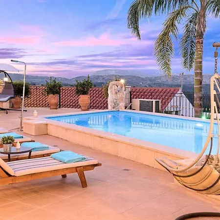 Steve Kois Heated Pool Χανιά